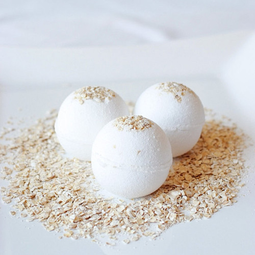 Oatmeal & Honey Bath Bomb